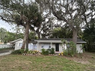 2899 E CROOKED LAKE DRIVE, Eustis, FL 32726