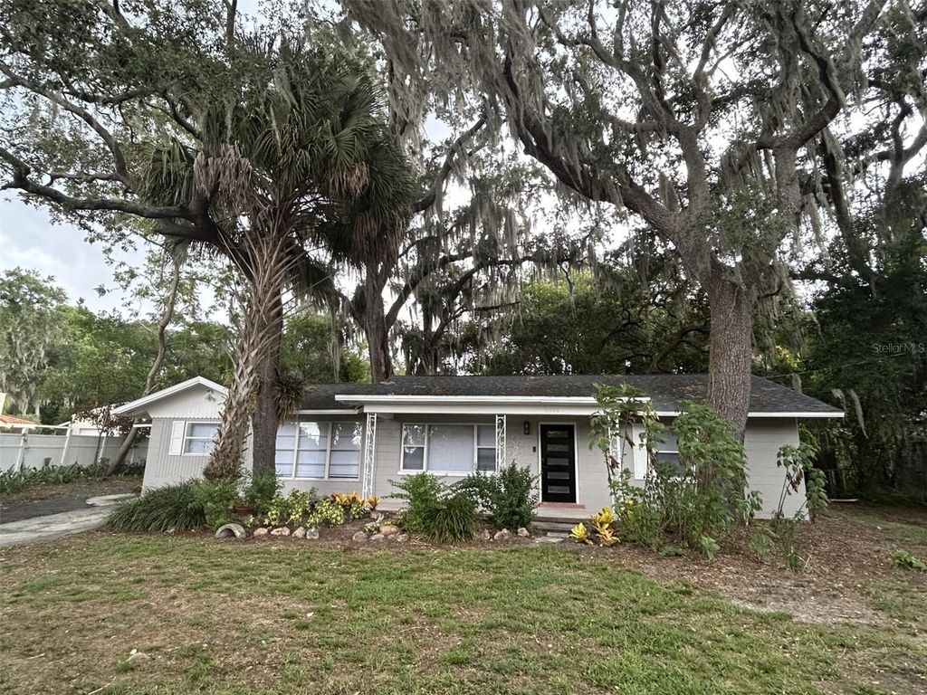 2899 E CROOKED LAKE DRIVE, Eustis, FL 32726