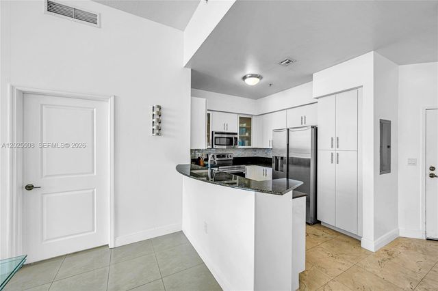 7900 Harbor Island Dr PH14, North Bay Village, FL 33141