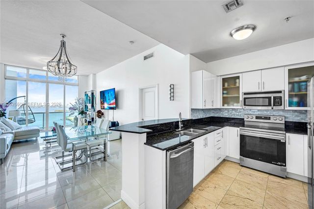 7900 Harbor Island Dr PH14, North Bay Village, FL 33141
