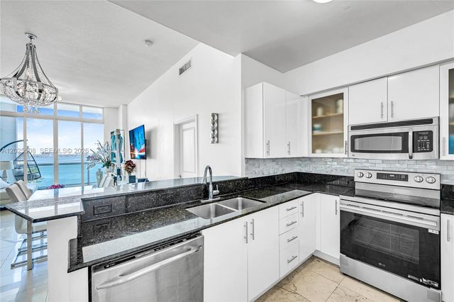 7900 Harbor Island Dr PH14, North Bay Village, FL 33141