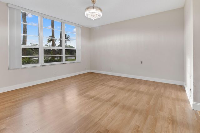 3499 Oaks Way 105, Pompano Beach, FL 33069