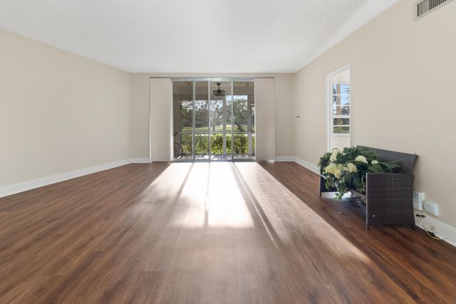 3499 Oaks Way 105, Pompano Beach, FL 33069