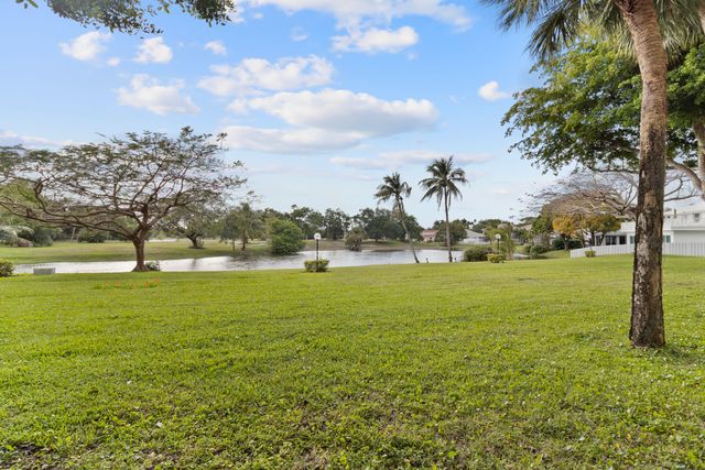 3499 Oaks Way 105, Pompano Beach, FL 33069