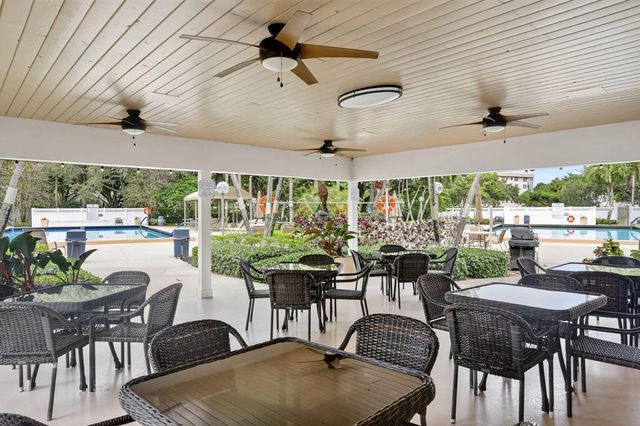3499 Oaks Way 105, Pompano Beach, FL 33069