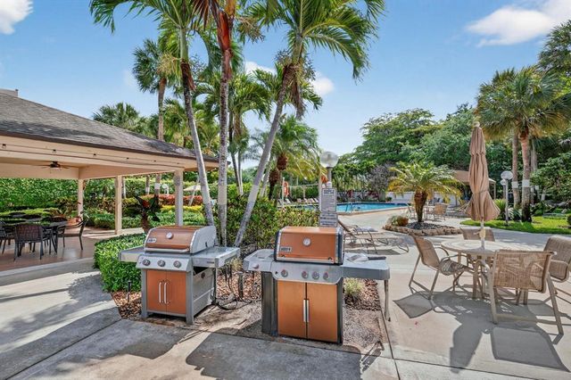 3499 Oaks Way 105, Pompano Beach, FL 33069