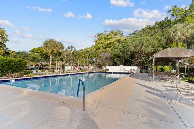 3499 Oaks Way 105, Pompano Beach, FL 33069