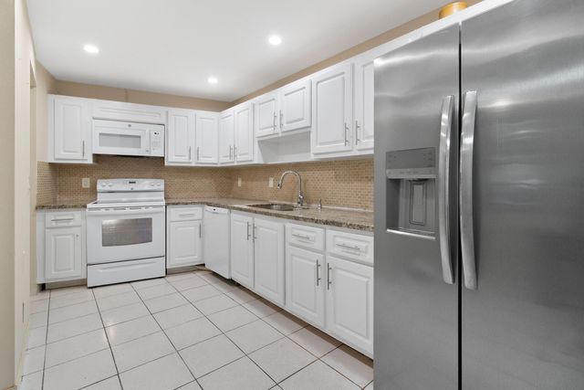 3499 Oaks Way 105, Pompano Beach, FL 33069