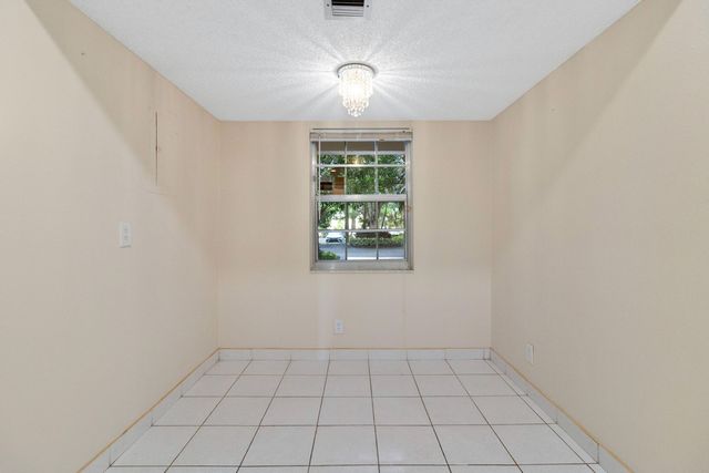 3499 Oaks Way 105, Pompano Beach, FL 33069