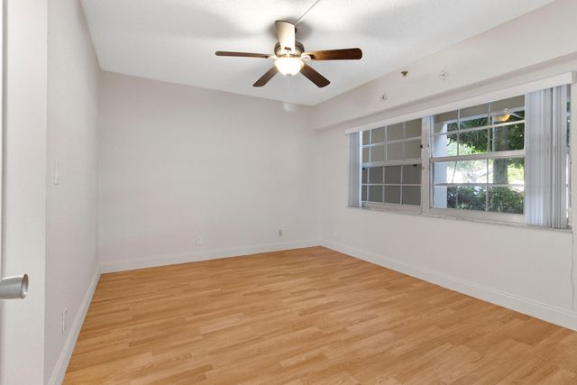 3499 Oaks Way 105, Pompano Beach, FL 33069