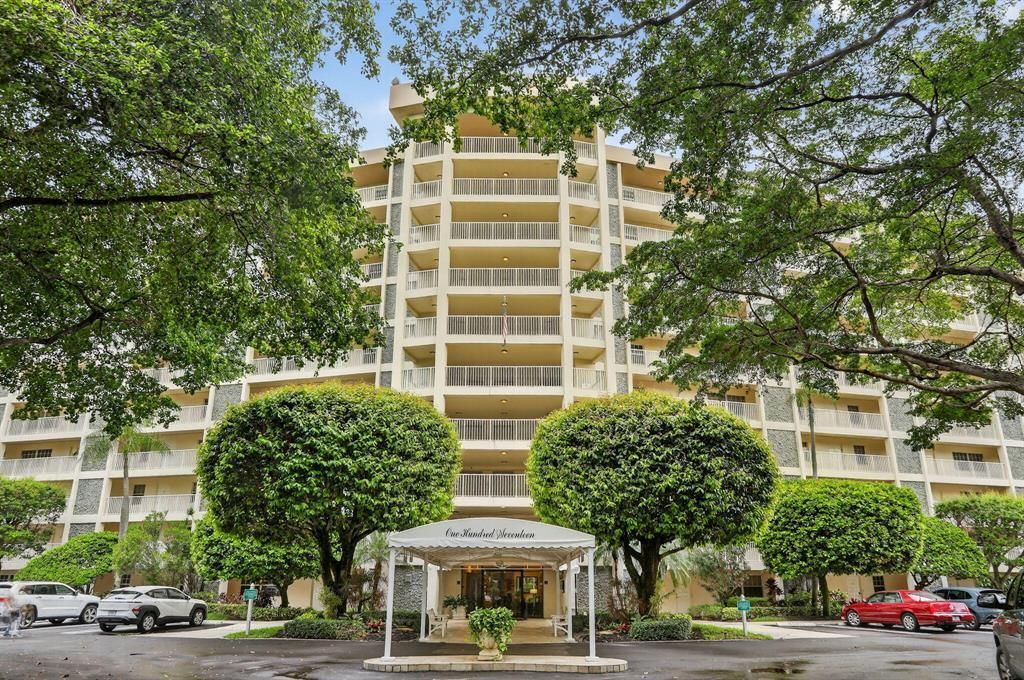 3499 Oaks Way 105, Pompano Beach, FL 33069