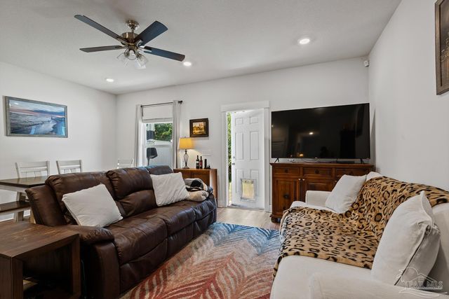 1587 Iroquois Ct, Pensacola, FL 32534