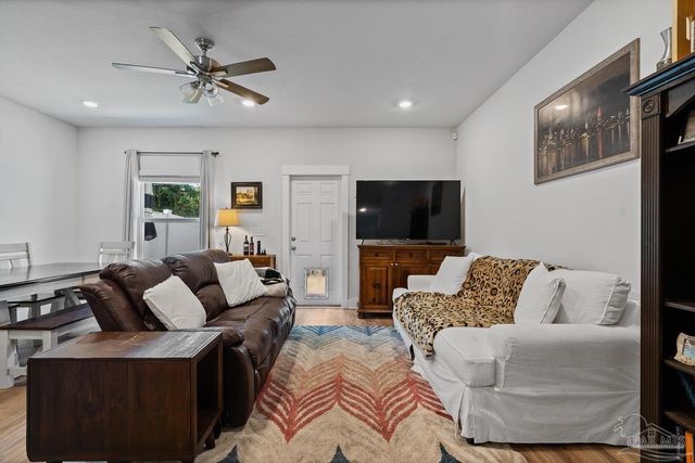 1587 Iroquois Ct, Pensacola, FL 32534