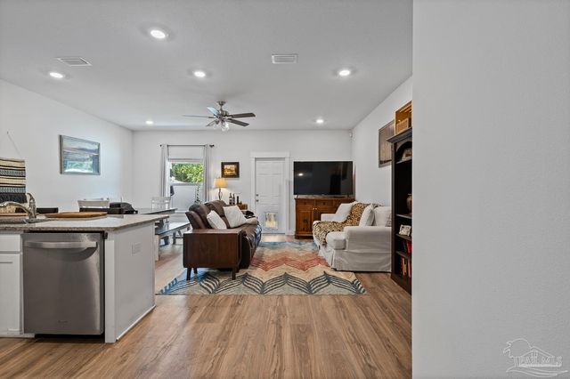 1587 Iroquois Ct, Pensacola, FL 32534