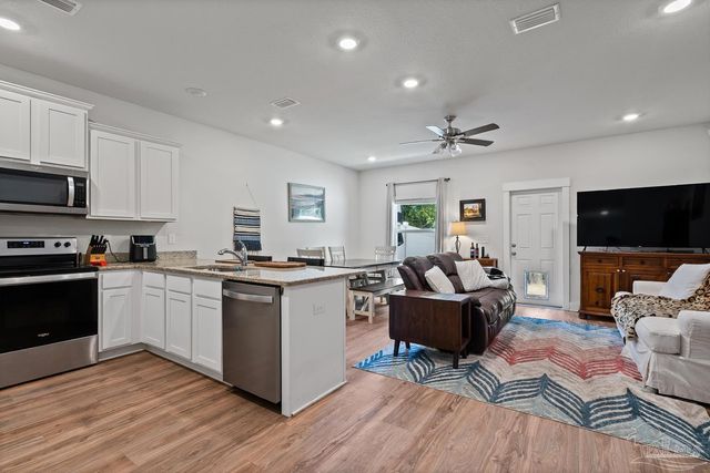 1587 Iroquois Ct, Pensacola, FL 32534