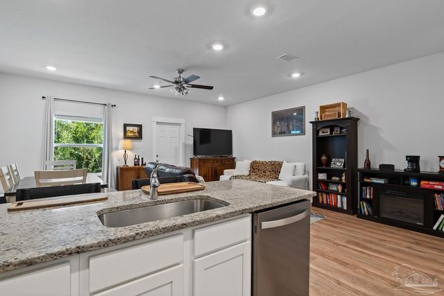 1587 Iroquois Ct, Pensacola, FL 32534