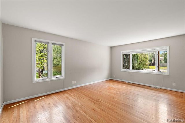 1754 Ruby Avenue, Rochester Hills, MI 48309