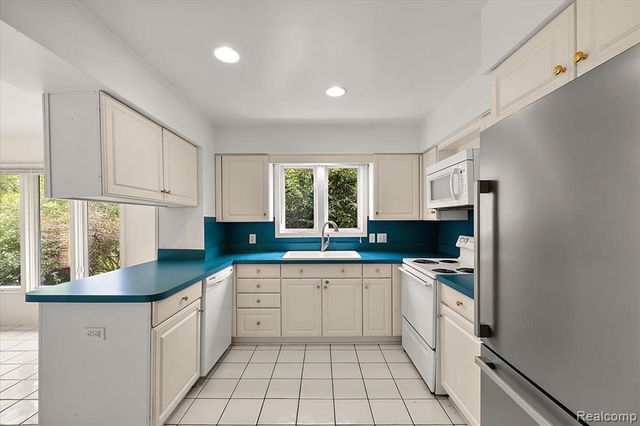 1754 Ruby Avenue, Rochester Hills, MI 48309