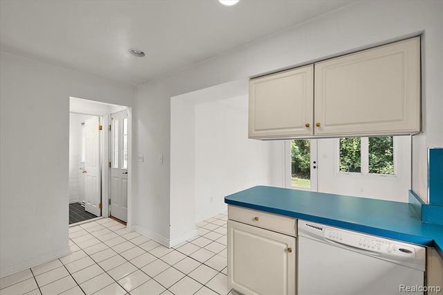 1754 Ruby Avenue, Rochester Hills, MI 48309
