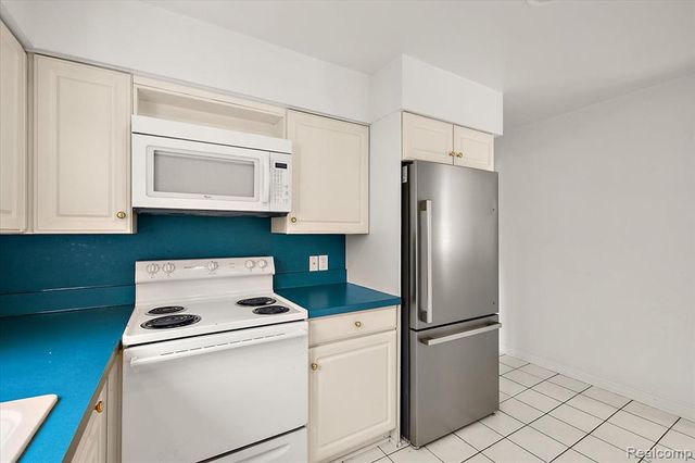 1754 Ruby Avenue, Rochester Hills, MI 48309