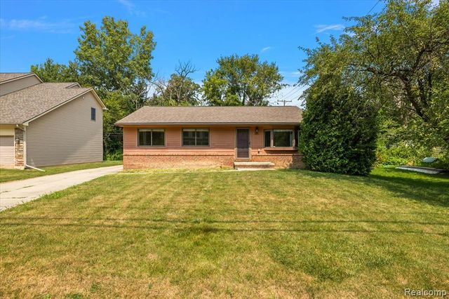 1754 Ruby Avenue, Rochester Hills, MI 48309