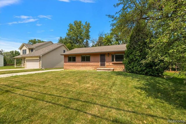1754 Ruby Avenue, Rochester Hills, MI 48309