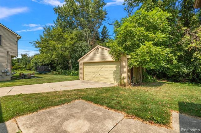 1754 Ruby Avenue, Rochester Hills, MI 48309