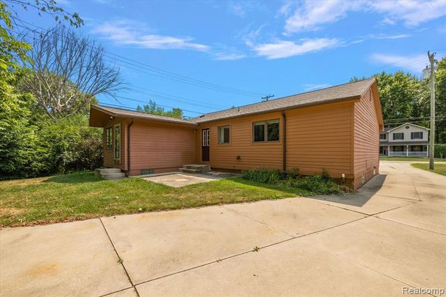 1754 Ruby Avenue, Rochester Hills, MI 48309