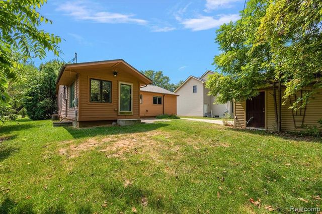 1754 Ruby Avenue, Rochester Hills, MI 48309