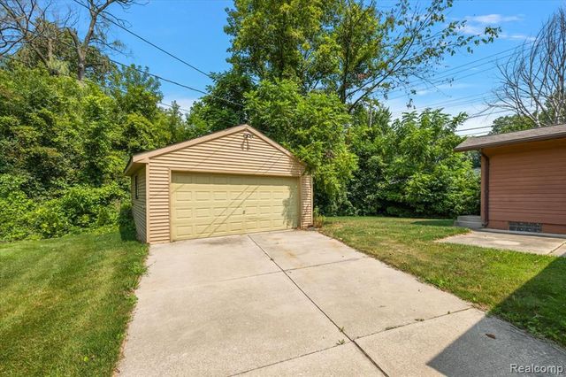 1754 Ruby Avenue, Rochester Hills, MI 48309
