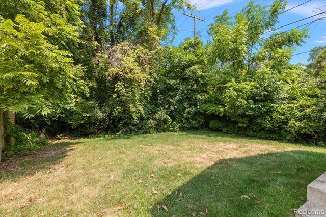 1754 Ruby Avenue, Rochester Hills, MI 48309