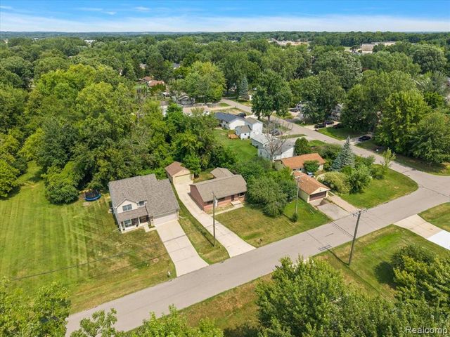 1754 Ruby Avenue, Rochester Hills, MI 48309