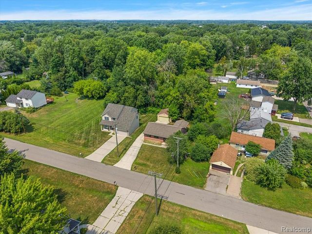 1754 Ruby Avenue, Rochester Hills, MI 48309