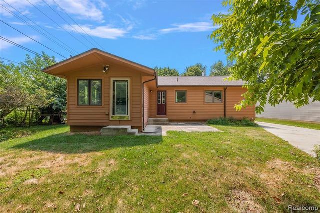 1754 Ruby Avenue, Rochester Hills, MI 48309