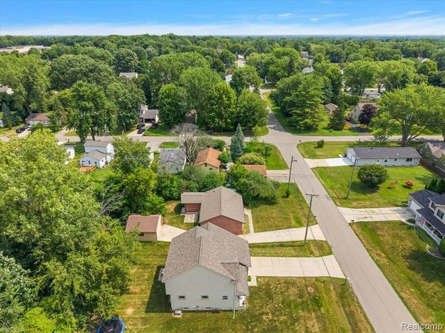 1754 Ruby Avenue, Rochester Hills, MI 48309