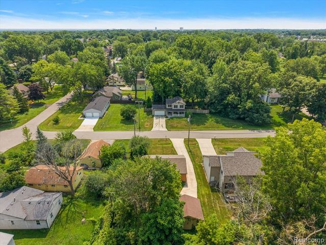1754 Ruby Avenue, Rochester Hills, MI 48309