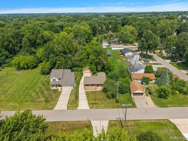 1754 Ruby Avenue, Rochester Hills, MI 48309