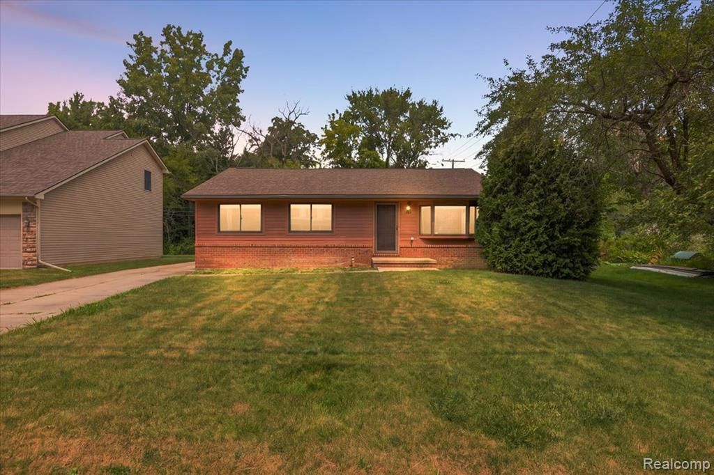 1754 Ruby Avenue, Rochester Hills, MI 48309