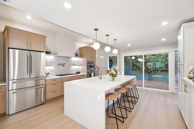 201 201 Amherst Ave, Kensington, CA 94708