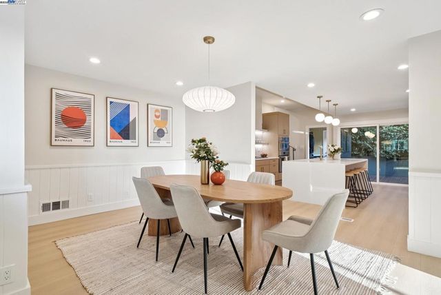 201 201 Amherst Ave, Kensington, CA 94708