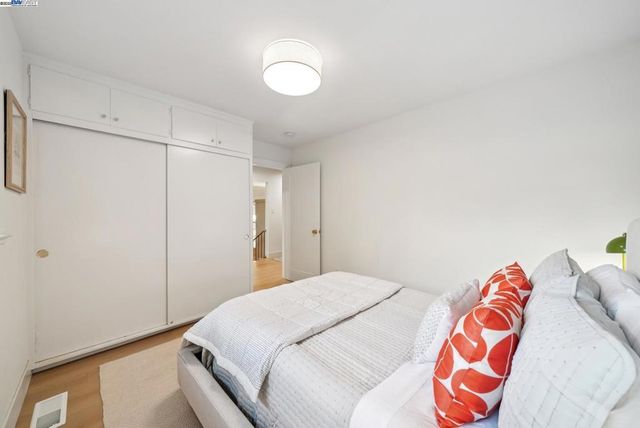 201 201 Amherst Ave, Kensington, CA 94708