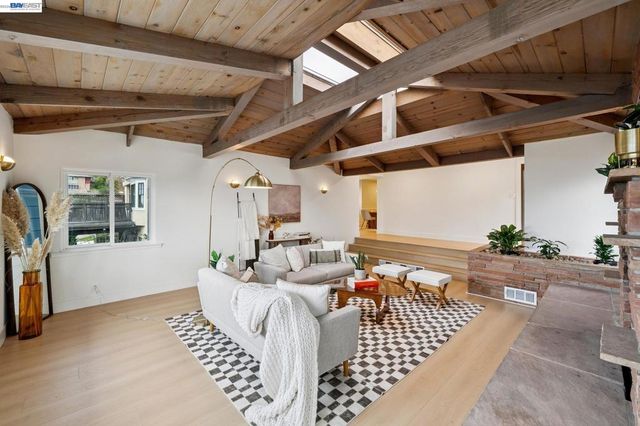 201 201 Amherst Ave, Kensington, CA 94708