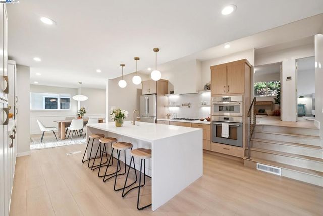 201 201 Amherst Ave, Kensington, CA 94708