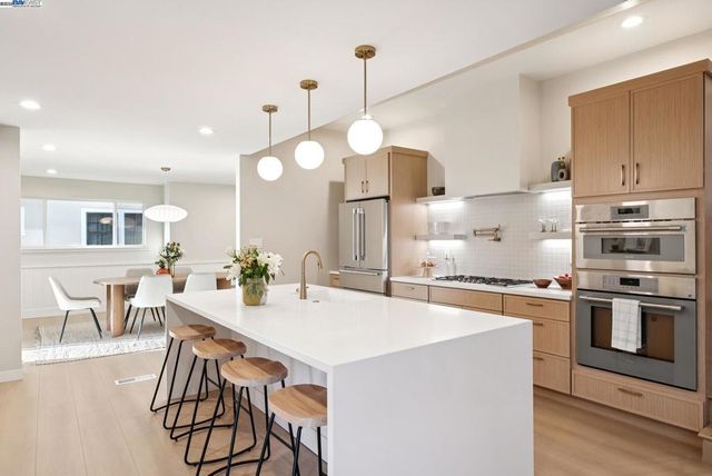 201 201 Amherst Ave, Kensington, CA 94708