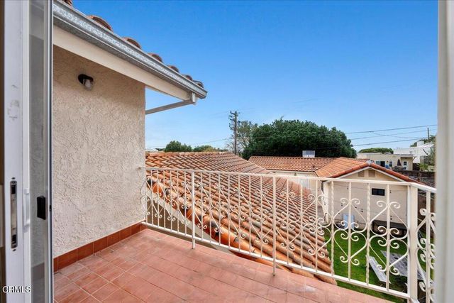 2222 Pier Avenue, Santa Monica, CA 90405
