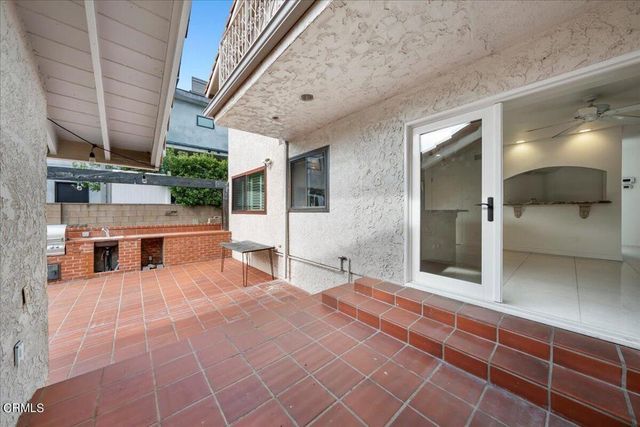 2222 Pier Avenue, Santa Monica, CA 90405