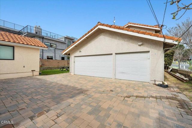 2222 Pier Avenue, Santa Monica, CA 90405