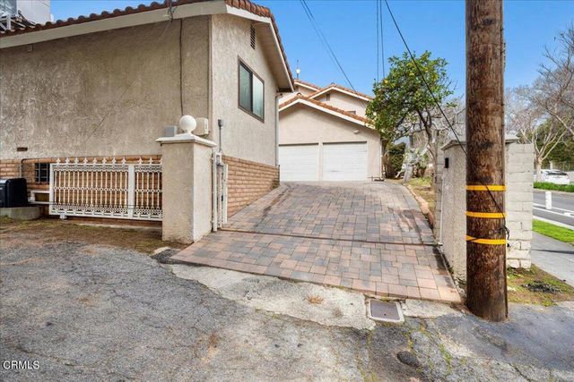 2222 Pier Avenue, Santa Monica, CA 90405