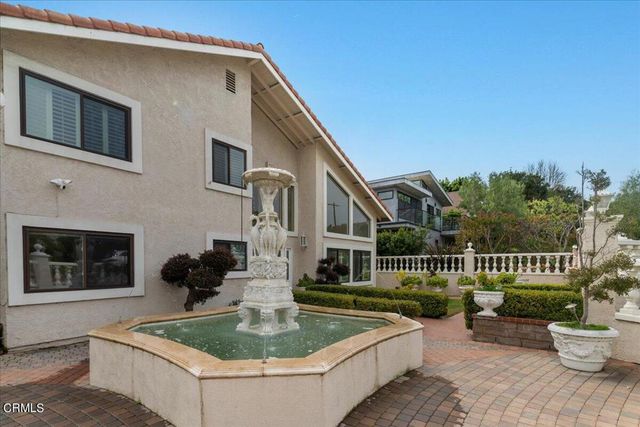 2222 Pier Avenue, Santa Monica, CA 90405