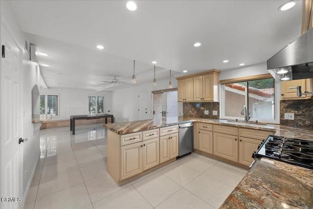 2222 Pier Avenue, Santa Monica, CA 90405